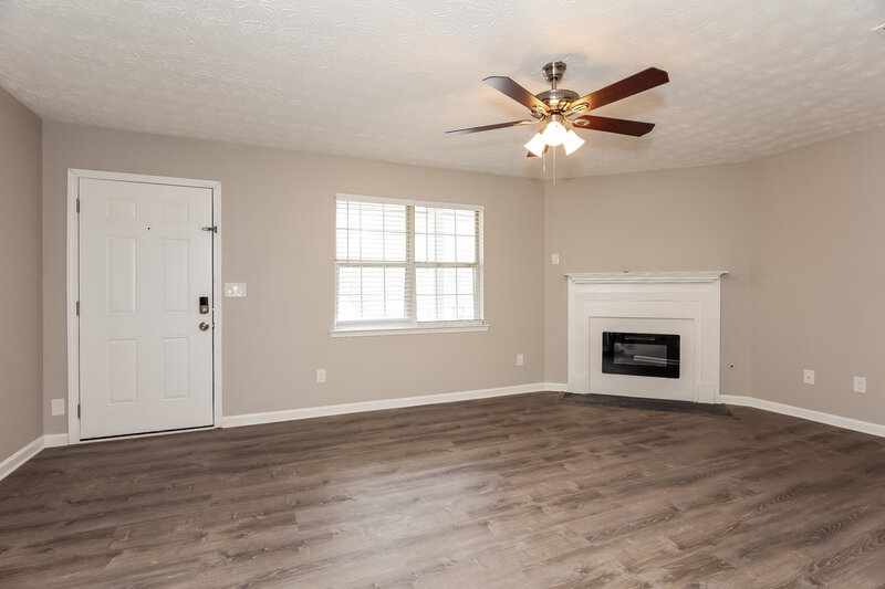 2,310/Mo, 915 Walnut Creek Ln Jonesboro, GA 30238 Living Room View