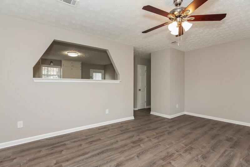 2,310/Mo, 915 Walnut Creek Ln Jonesboro, GA 30238 Living Room View 2