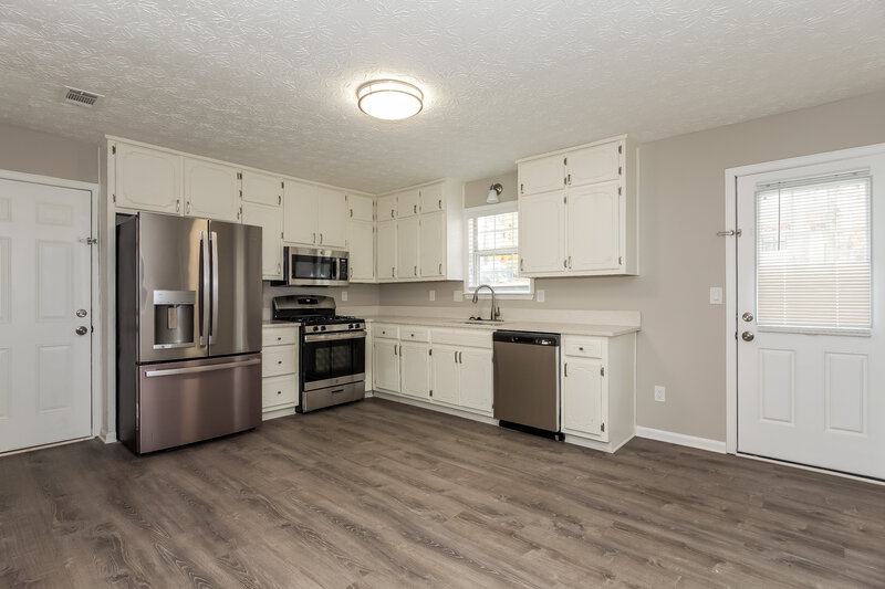 2,310/Mo, 915 Walnut Creek Ln Jonesboro, GA 30238 Kitchen View