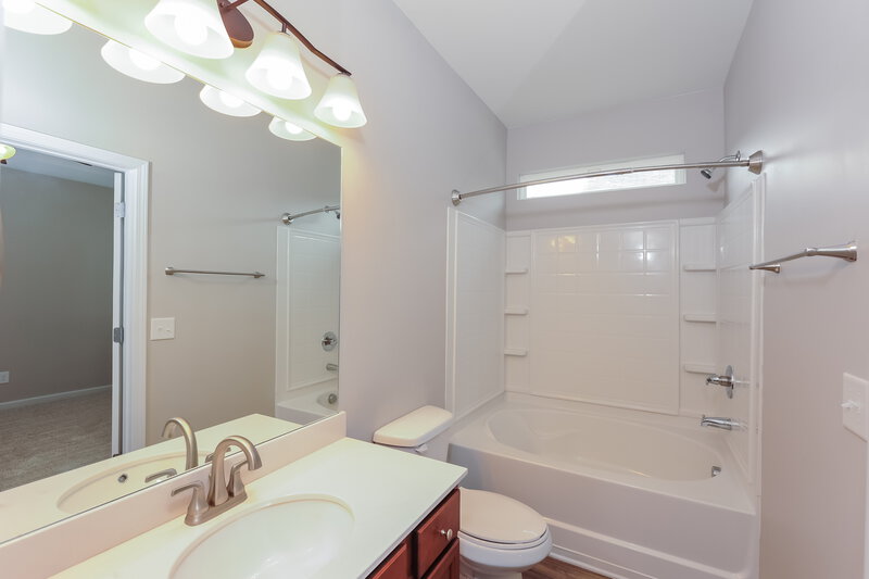 1,725/Mo, 105 Howard Ave Nw Cartersville, GA 30121 Main Bathroom View