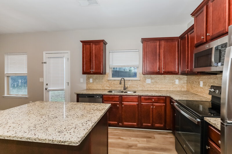 2,260/Mo, 11097 Wind Ridge Dr Hampton, GA 30228 Kitchen View 2