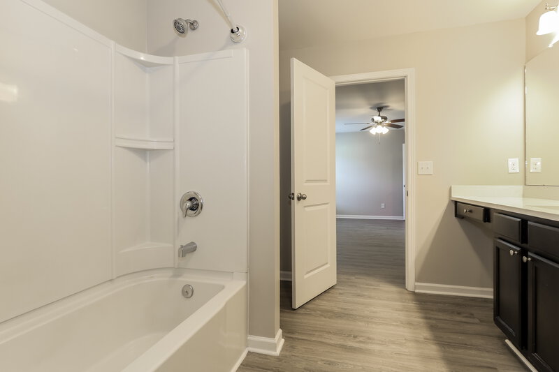 1,930/Mo, 27 Culver Ridge Dr Cartersville, GA 30120 Main Bathroom View