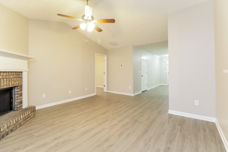 2,520/Mo, 308 Kellys Walk Locust Grove, GA 30248 Living Room View 2