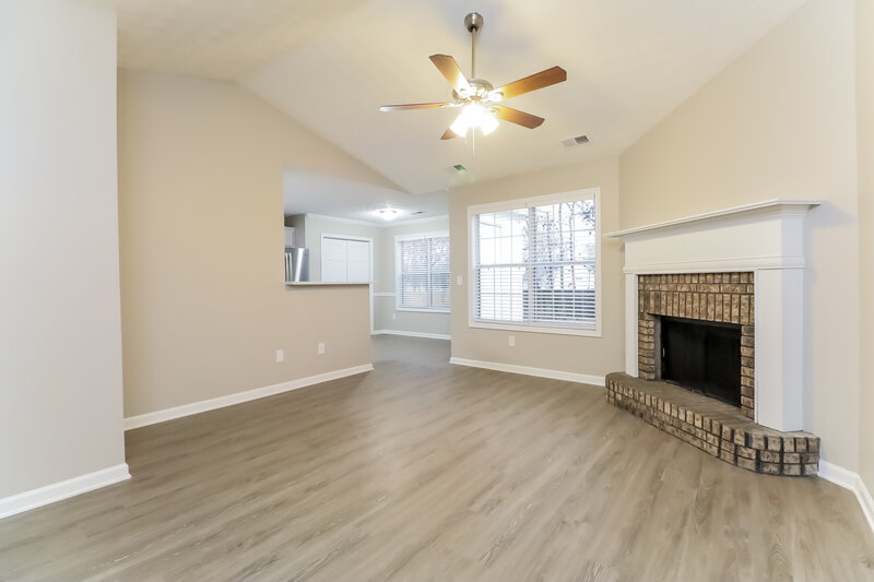 2,520/Mo, 308 Kellys Walk Locust Grove, GA 30248 Living Room View 3