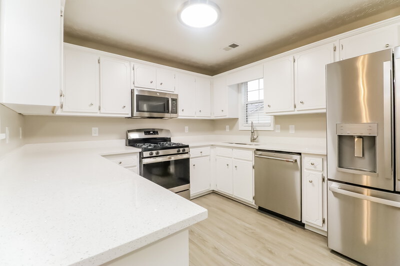 2,520/Mo, 308 Kellys Walk Locust Grove, GA 30248 Kitchen View