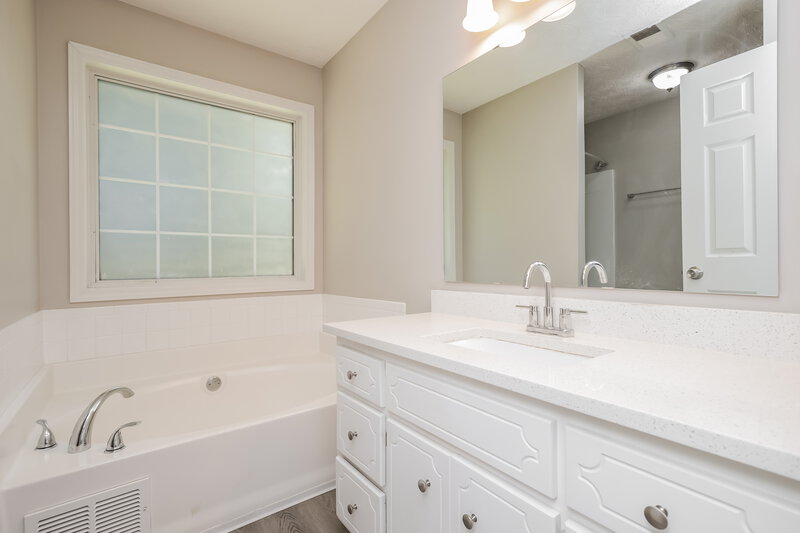 1,815/Mo, 308 Kellys Walk Locust Grove, GA 30248 Main Bathroom View