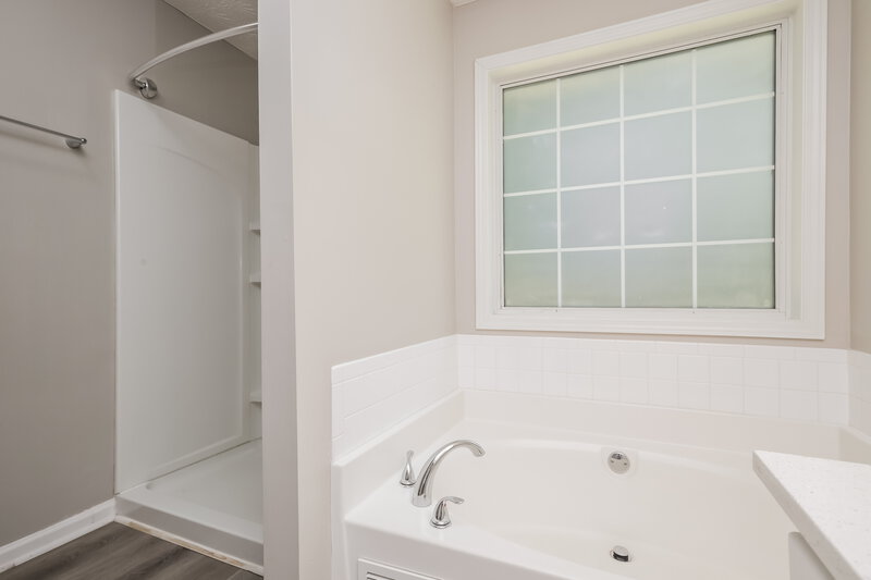 1,815/Mo, 308 Kellys Walk Locust Grove, GA 30248 Main Bathroom View 2