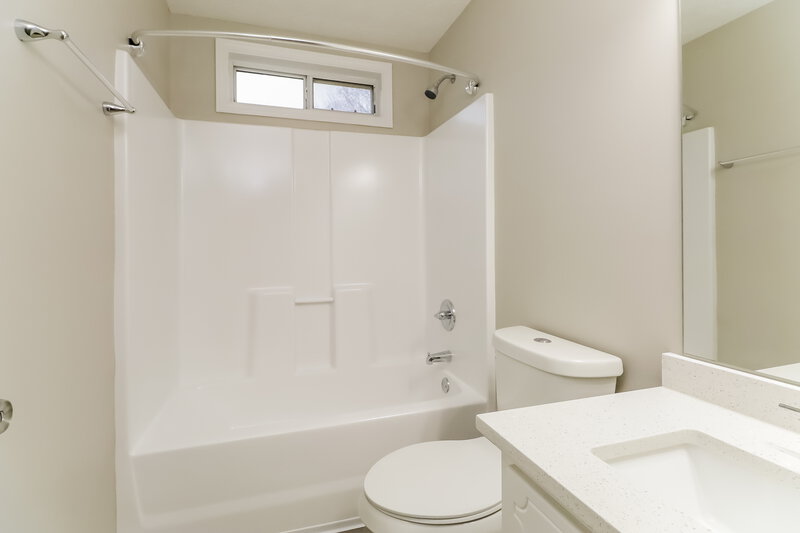 2,520/Mo, 308 Kellys Walk Locust Grove, GA 30248 Main Bathroom View