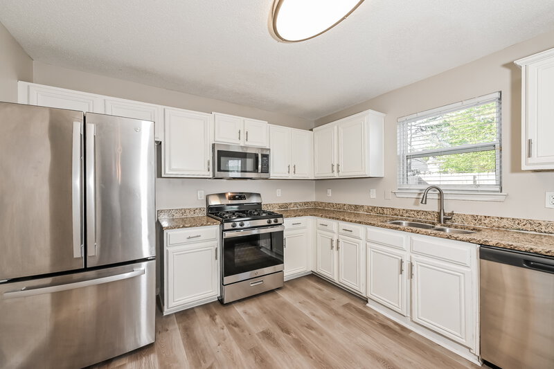 2,590/Mo, 3942 Rosebud Park Dr Snellville, GA 30039 Kitchen View