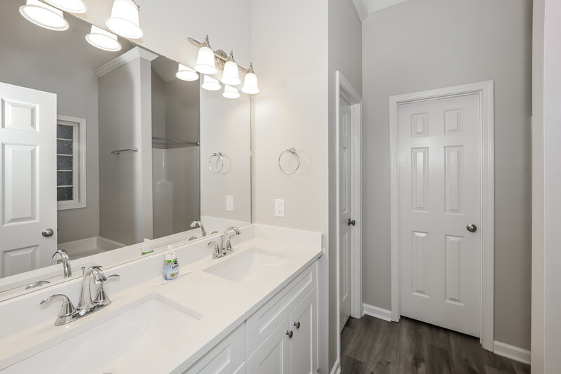 2,210/Mo, 9 Terrace Park Newnan, GA 30265 Main Bathroom View