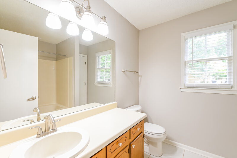 2,160/Mo, 3100 Windwood Trl Lawrenceville, GA 30044 Main Bathroom View