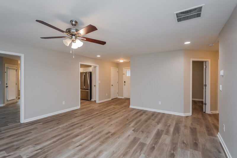 2,050/Mo, 1073 Navaho Trl Monroe, GA 30655 Living Room View