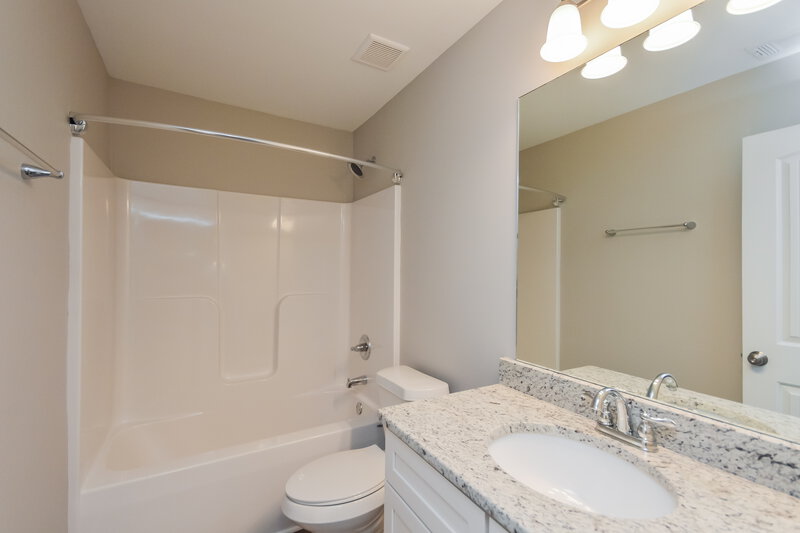 2,050/Mo, 1073 Navaho Trl Monroe, GA 30655 Bathroom View