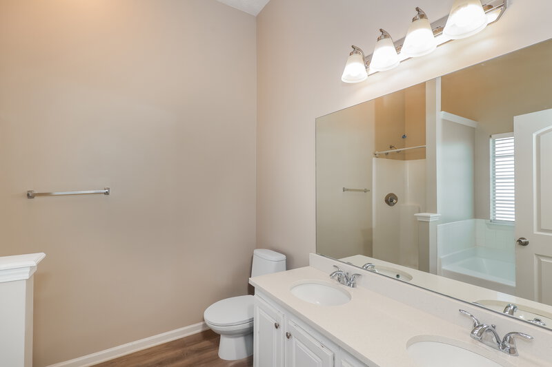 2,285/Mo, 1134 Gable Ter Jonesboro, GA 30236 Main Bathroom View