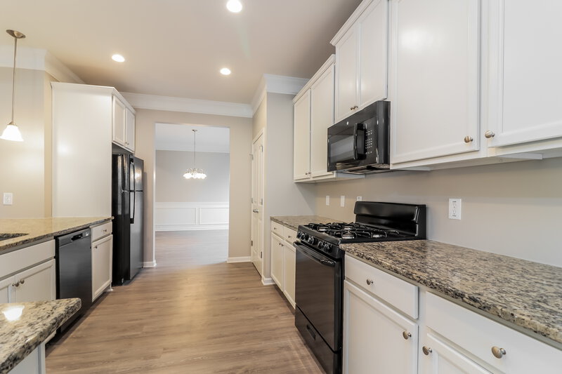 2,195/Mo, 350 Windpher Rdg Hampton, GA 30228 Kitchen View 2