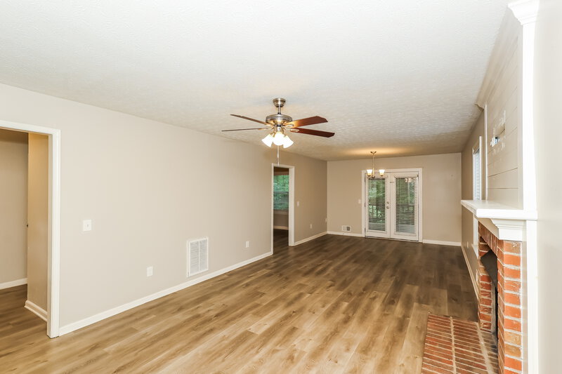 1,915/Mo, 15 Valley Brook Drive Newnan, GA 30265 Living Room View 2
