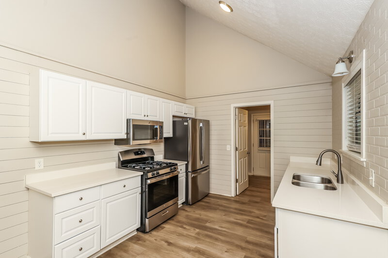 1,915/Mo, 15 Valley Brook Drive Newnan, GA 30265 Kitchen View