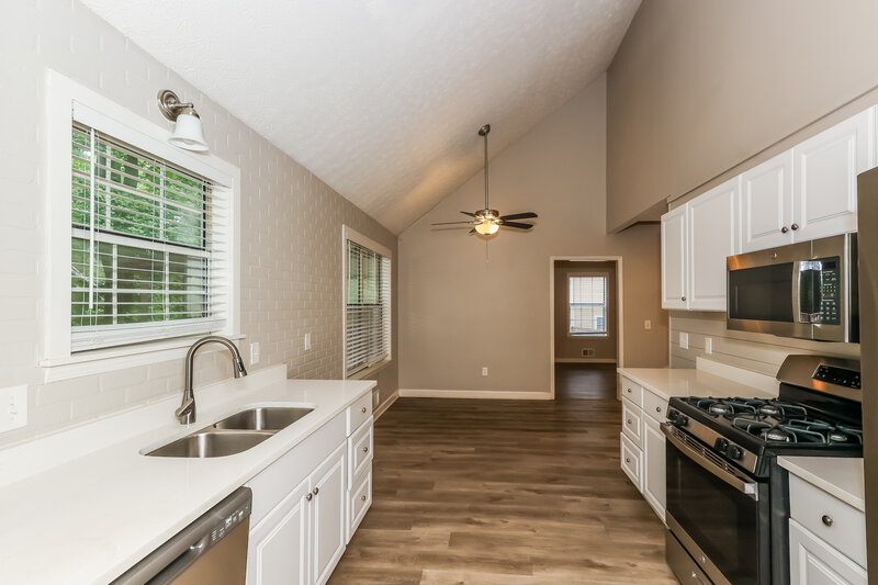 1,915/Mo, 15 Valley Brook Drive Newnan, GA 30265 Kitchen View 2