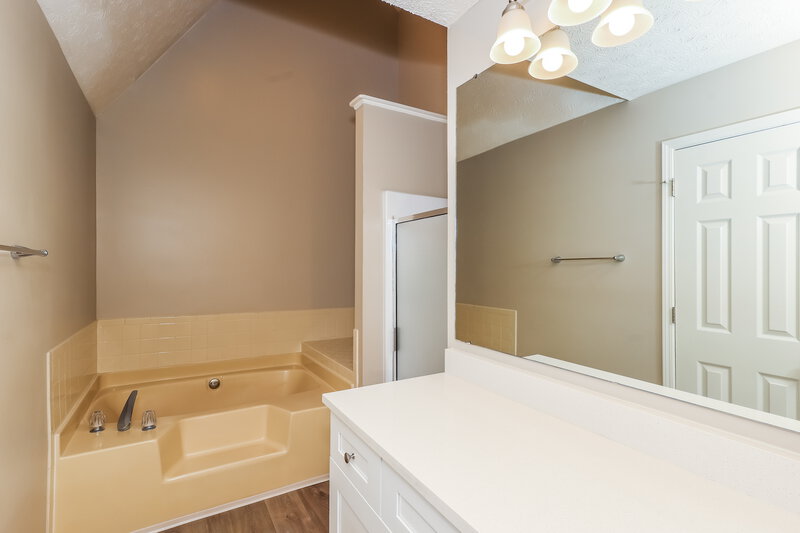 1,915/Mo, 15 Valley Brook Drive Newnan, GA 30265 Main Bathroom View 2