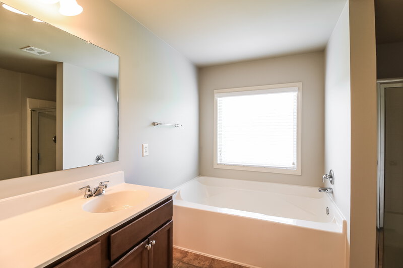 2,408/Mo, 631 Collingsworth Ln Lawrenceville, GA 30043 Main Bathroom View