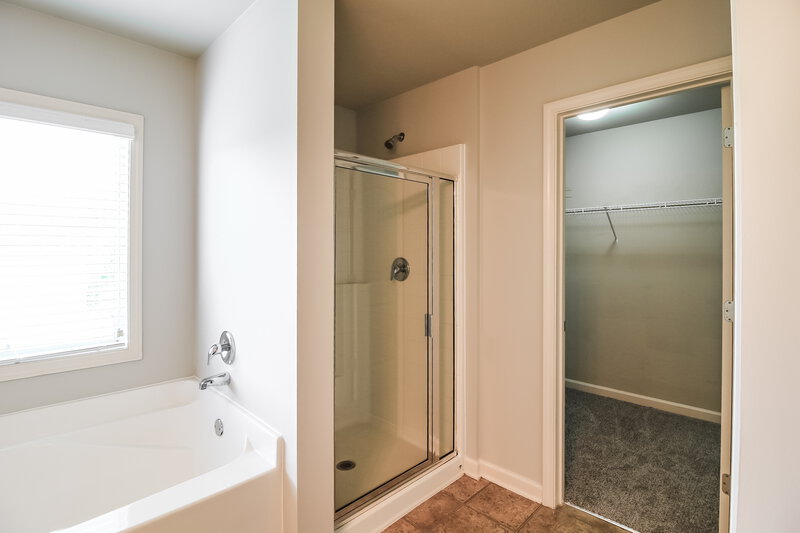 2,408/Mo, 631 Collingsworth Ln Lawrenceville, GA 30043 Main Bathroom View 2