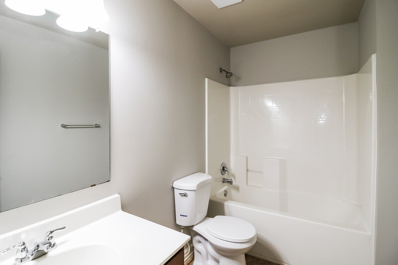 2,408/Mo, 631 Collingsworth Ln Lawrenceville, GA 30043 Bathroom View