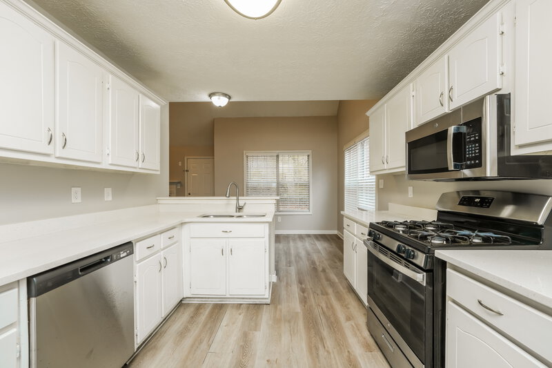 1,950/Mo, 2925 Winding Grove Drive Lithonia, GA 30038 Kitchen View