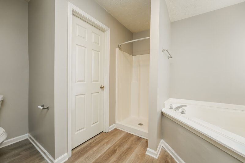 1,950/Mo, 2925 Winding Grove Drive Lithonia, GA 30038 Main Bathroom View 2