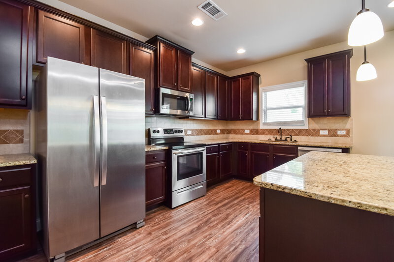 2,595/Mo, 11086 Shadow Ct Unit 60 Hampton, GA 30228 Kitchen View