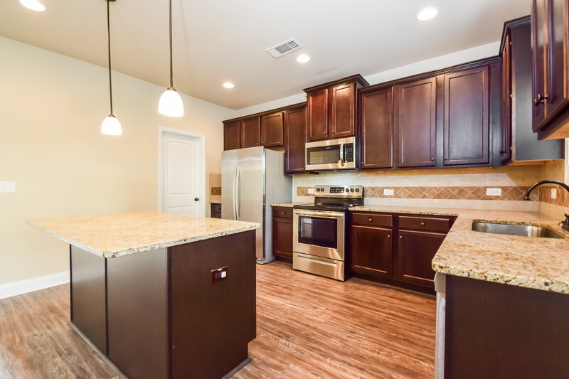 2,595/Mo, 11086 Shadow Ct Unit 60 Hampton, GA 30228 Kitchen View 2
