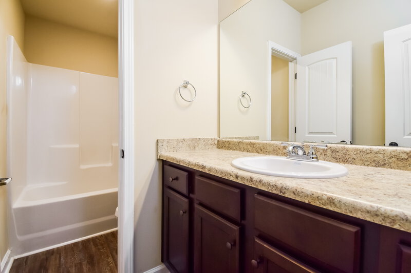 2,595/Mo, 11086 Shadow Ct Unit 60 Hampton, GA 30228 Bathroom View
