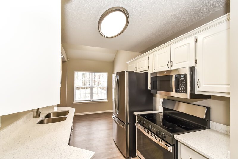 2,130/Mo, 2335 Alden Woods Jonesboro, GA 30236 Kitchen View