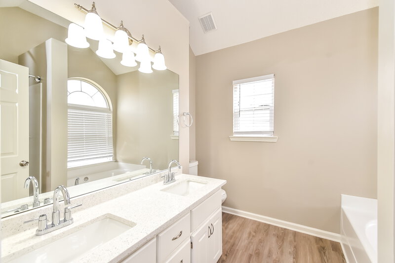 2,130/Mo, 2335 Alden Woods Jonesboro, GA 30236 Main Bathroom View
