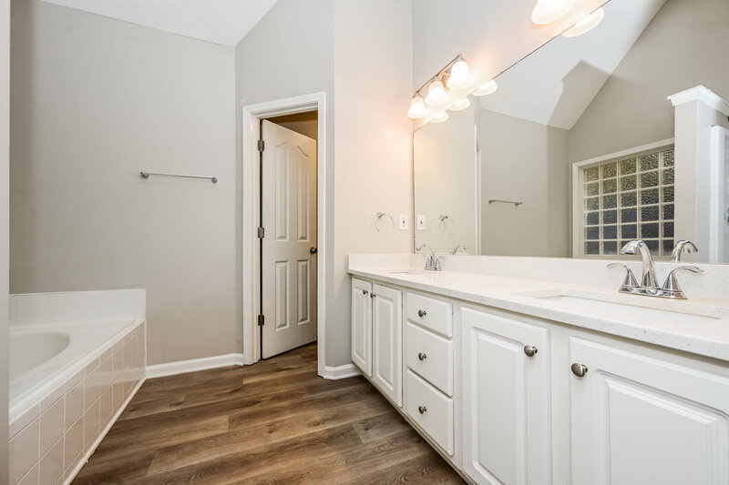 2,265/Mo, 166 Freeman Forest Dr Newnan, GA 30265 Main Bathroom View