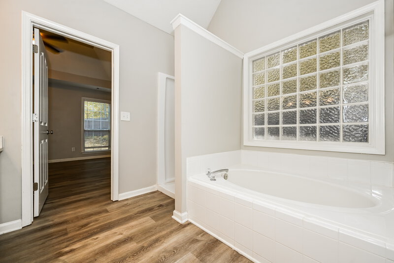 2,265/Mo, 166 Freeman Forest Dr Newnan, GA 30265 Main Bathroom View 2