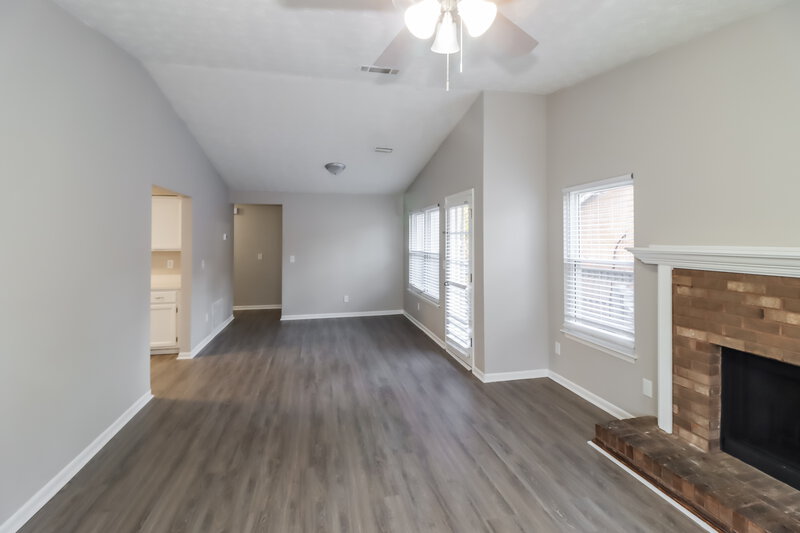 2,600/Mo, 643 Tarragon Way Sw Atlanta, GA 30331 Living Room View 3