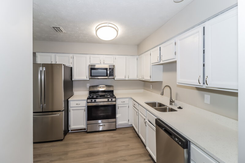 2,600/Mo, 643 Tarragon Way Sw Atlanta, GA 30331 Kitchen View