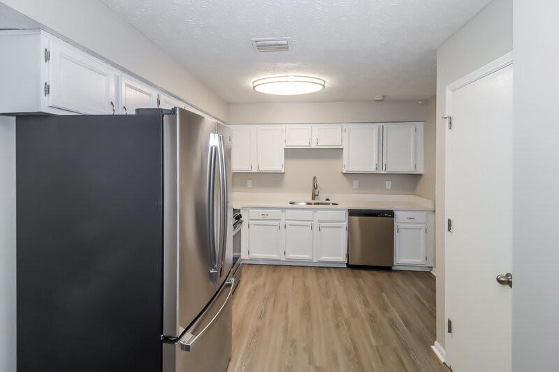 2,600/Mo, 643 Tarragon Way Sw Atlanta, GA 30331 Kitchen View 2