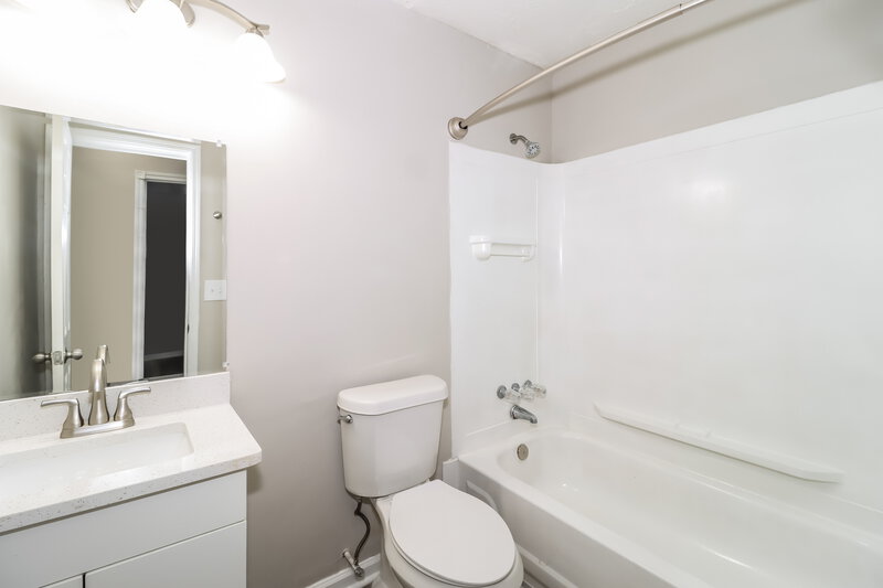 2,600/Mo, 643 Tarragon Way Sw Atlanta, GA 30331 Bathroom View