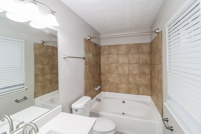 2,600/Mo, 643 Tarragon Way Sw Atlanta, GA 30331 Bathroom View 2
