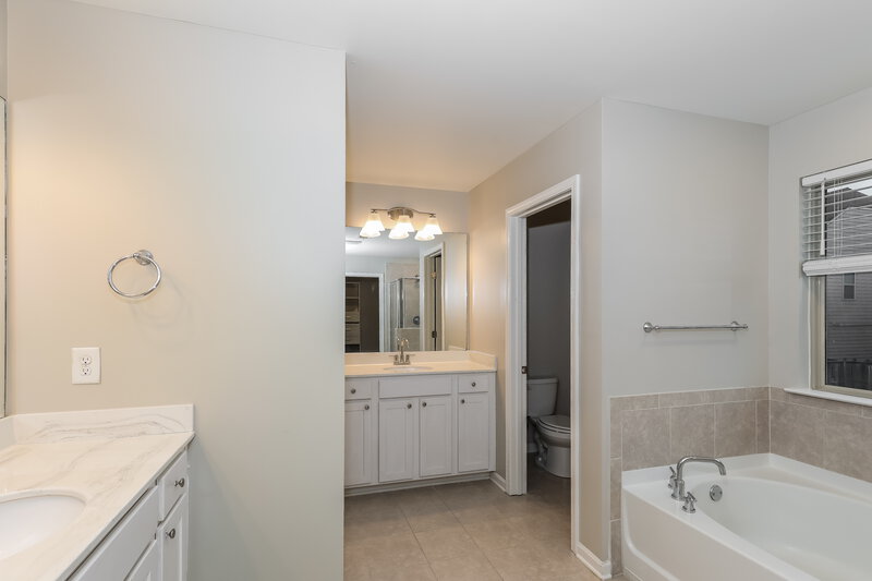 3,260/Mo, 3949 Lake Manor Way Atlanta, GA 30349 Main Bathroom View