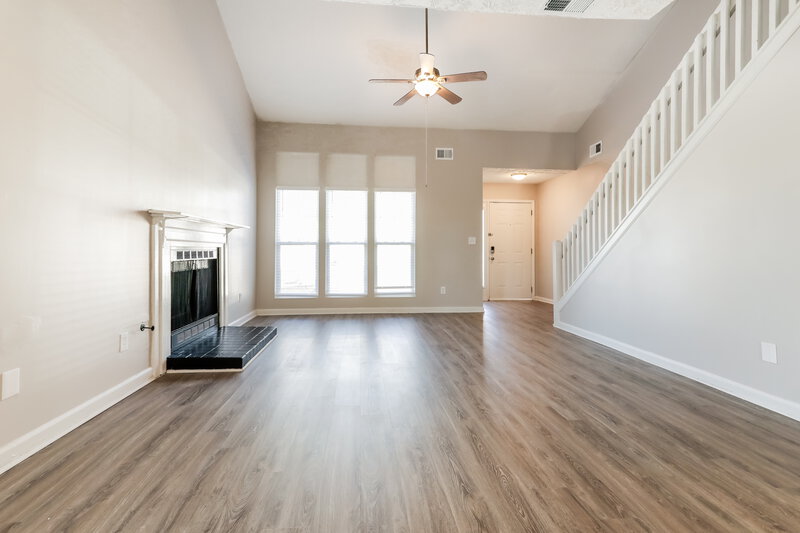 1,875/Mo, 5029 Donnell Way Decatur, GA 30035 Living Room View 2