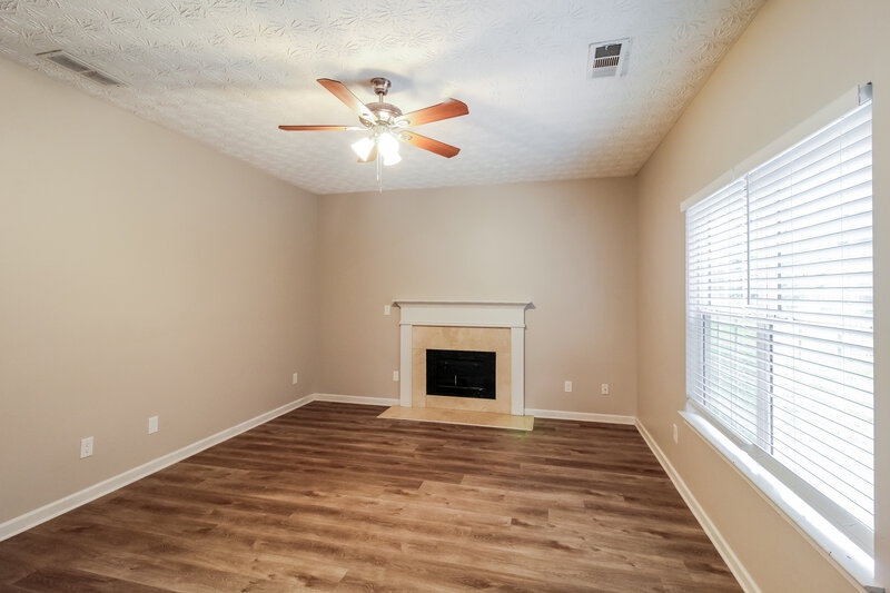 1,995/Mo, 7047 Red Maple Ln Lithonia, GA 30058 Living Room View