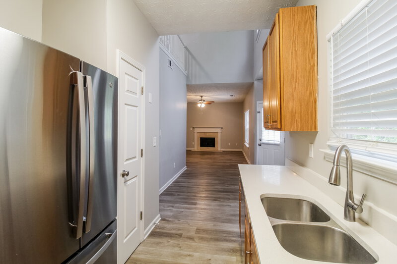 1,995/Mo, 7047 Red Maple Ln Lithonia, GA 30058 Kitchen View