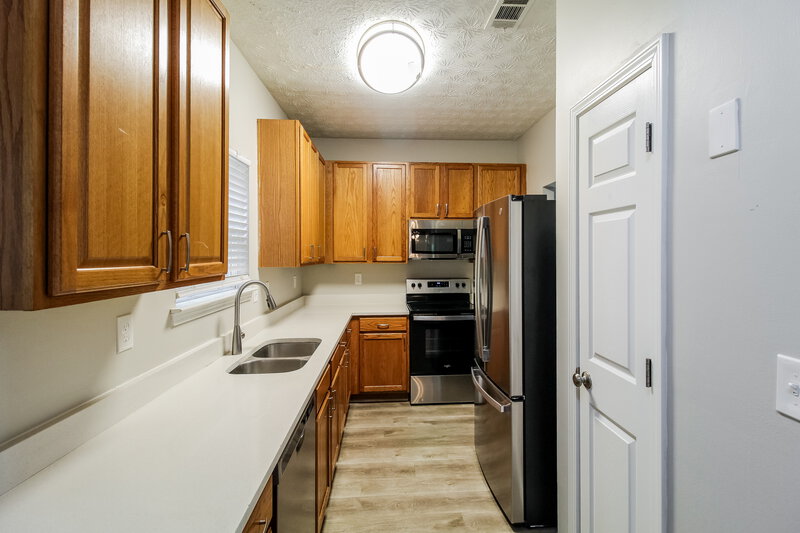 1,995/Mo, 7047 Red Maple Ln Lithonia, GA 30058 Kitchen View 2
