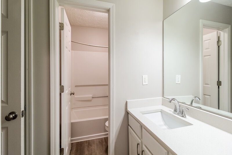1,995/Mo, 7047 Red Maple Ln Lithonia, GA 30058 Bathroom View