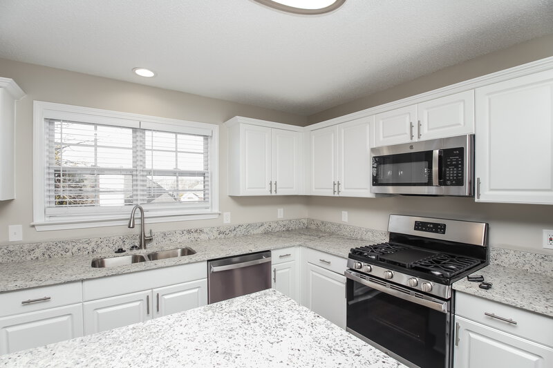 3,210/Mo, 1033 Saddle Brooke Drive Dallas, GA 30132 Kitchen View 2