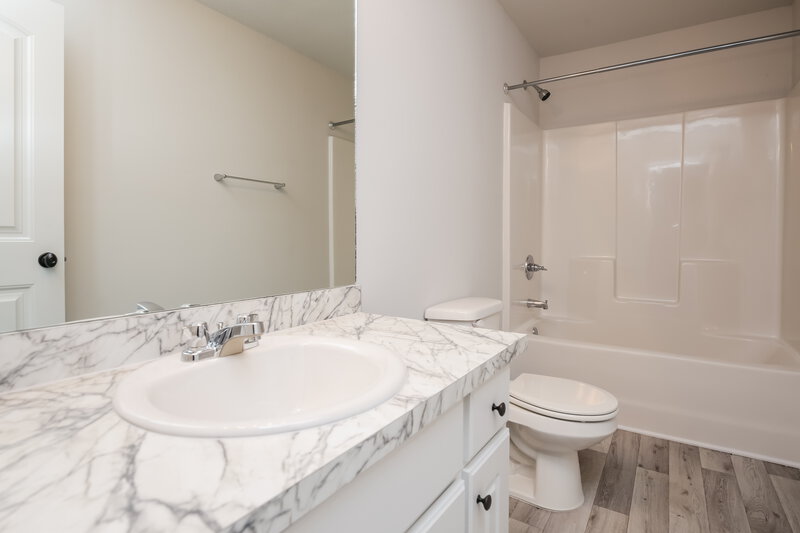 2,860/Mo, 191 P.R. Smith Blvd Winder, GA 30680 Bathroom View