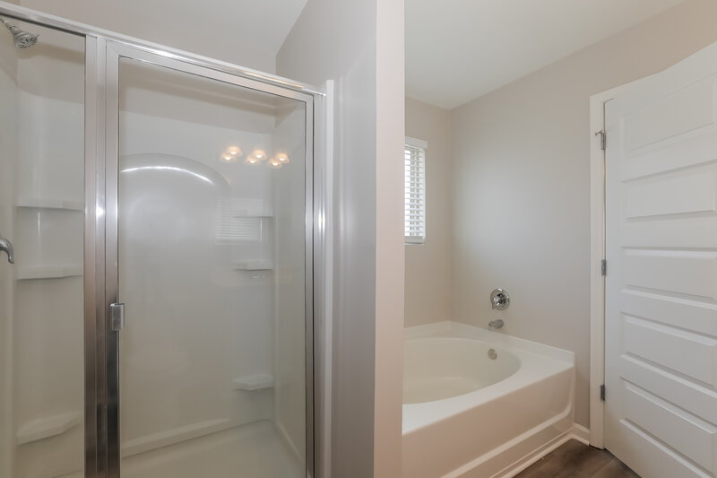 2,035/Mo, 2110 Massey Ln Winder, GA 30680 Main Bathroom View