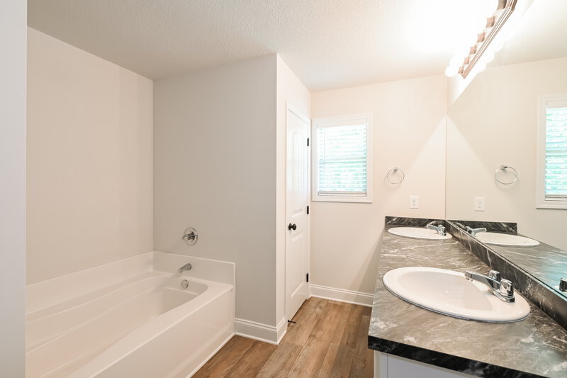 1,980/Mo, 142 Heartland Circle Winder, GA 30680 Main Bathroom View